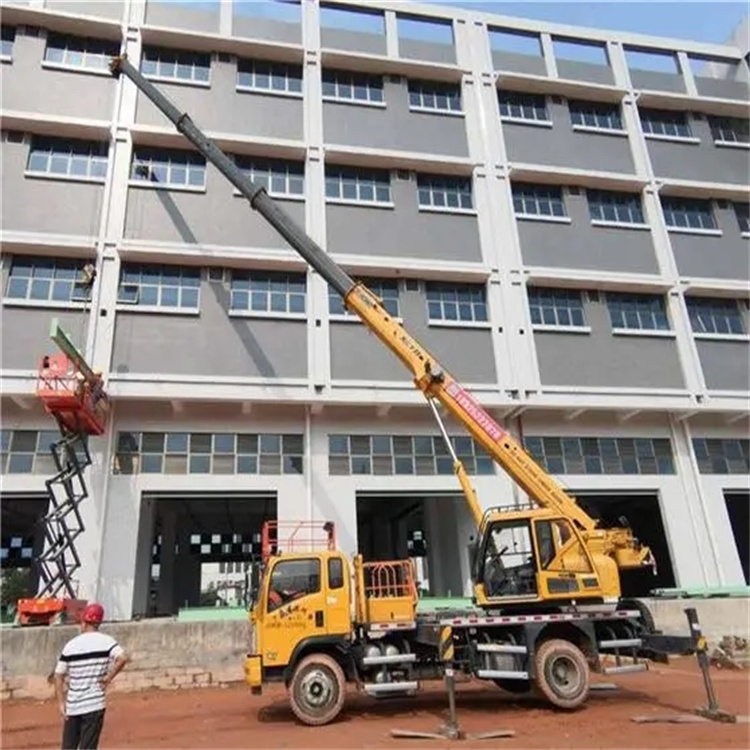 东坡高楼层玻璃吊装